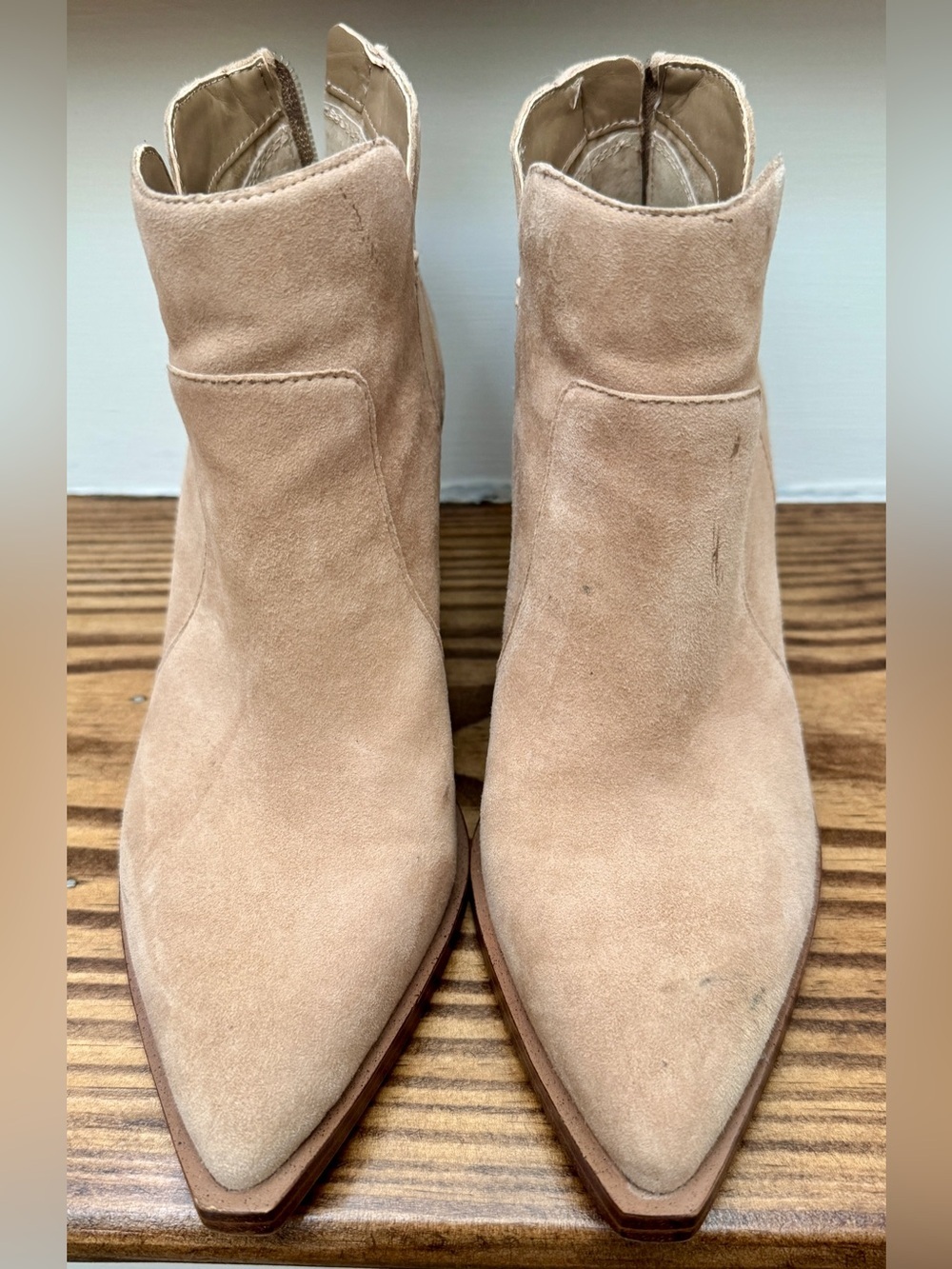 Vince Camuto Nude Tan Suede Pointed Toe Ankle Booties Side Zip Block Heel 6.5